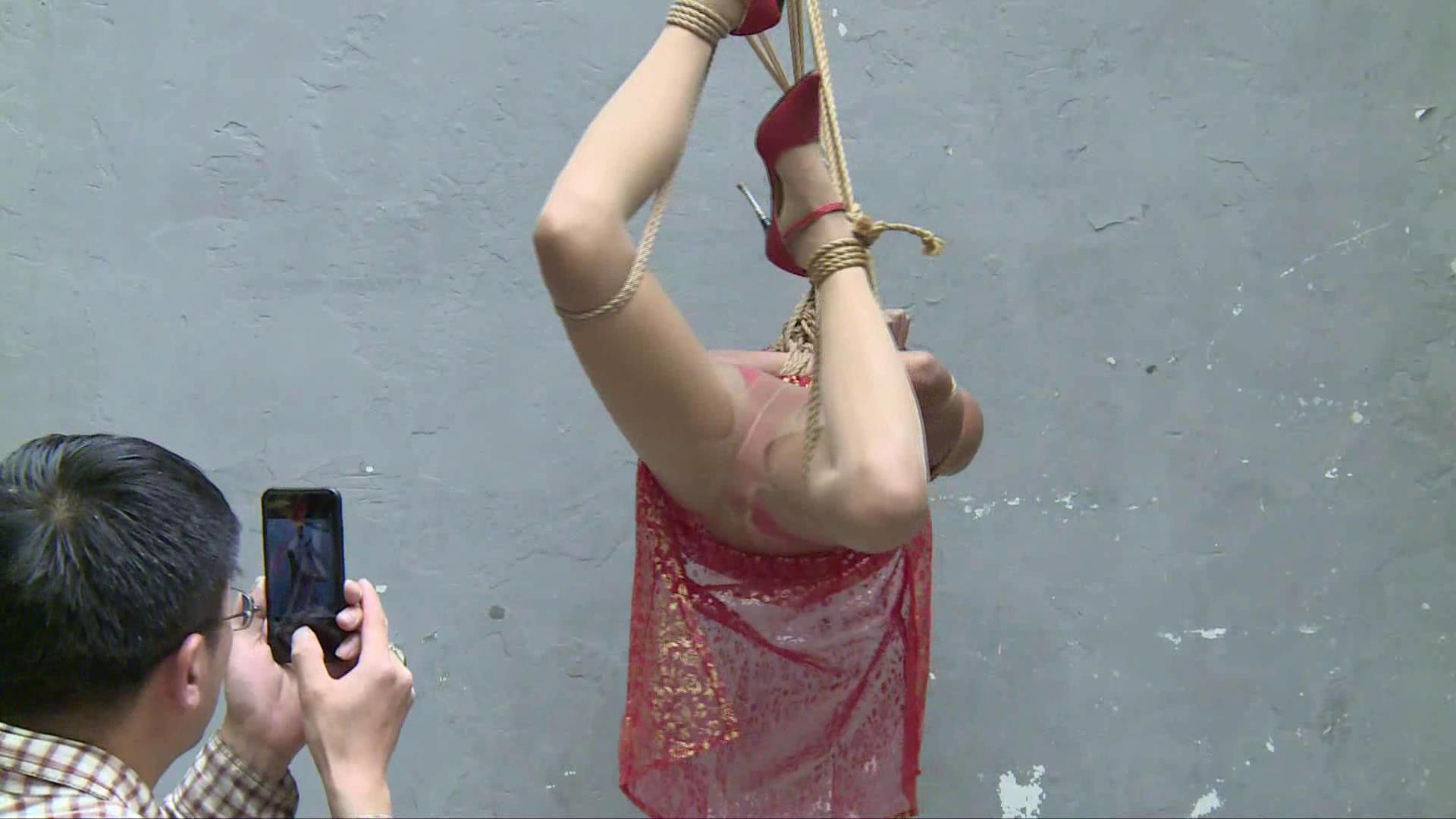 丽佳美亚 肉丝俏女红旗袍[00-31-51][20250417-064628539].jpg