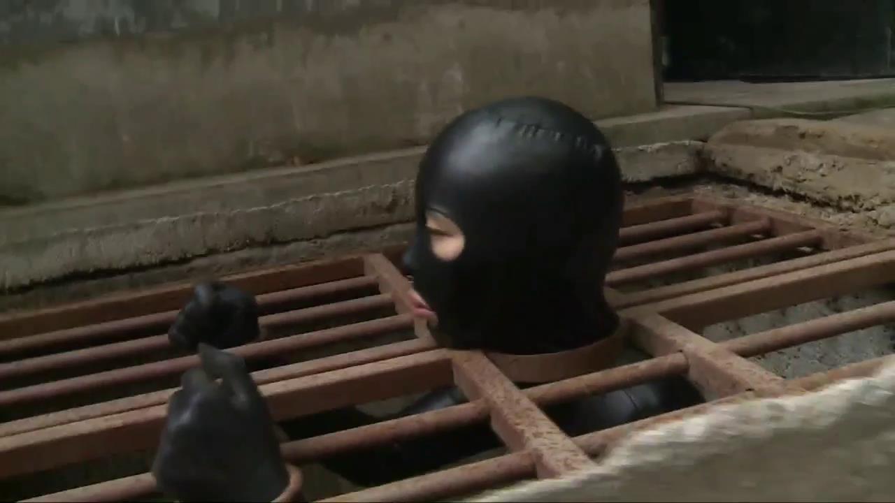 重镣押解 木枷牢笼 体验[00-08-44][20250417-211052765].jpg
