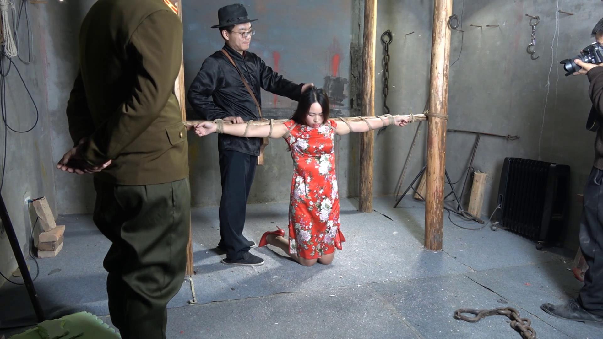 MJ影视 红旗袍女烈 王琳 跟拍视频[00-06-20][20250513-072832172].jpg