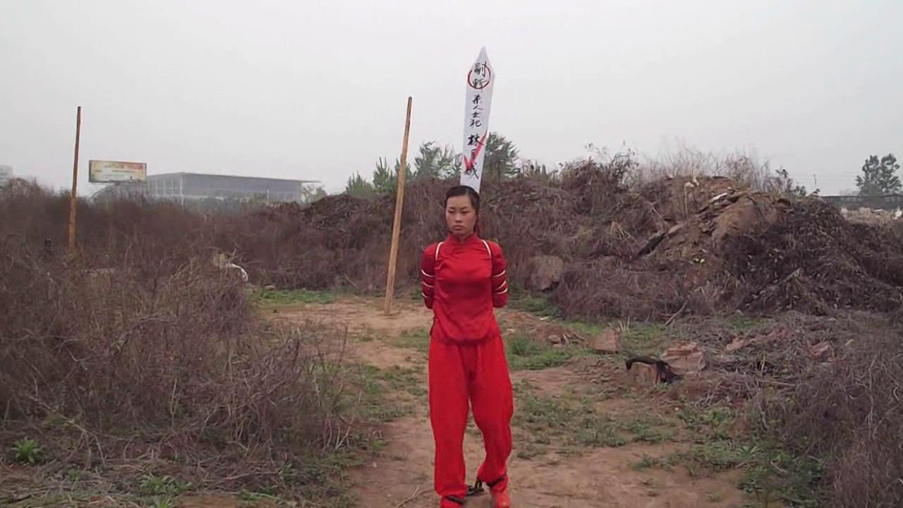 MJ影视 红衣女子五花重镣[00-00-37][20250518-083841647].jpg