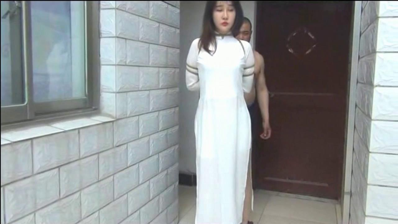 新胭脂扣 唐妮白旗袍 刑讯花絮[00-22-50][20251026-191927521].jpg